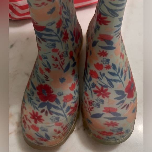Matilda Jane Girls Size 5 Floral Rain Boots with Matching Packing Bag - Picture 8 of 13